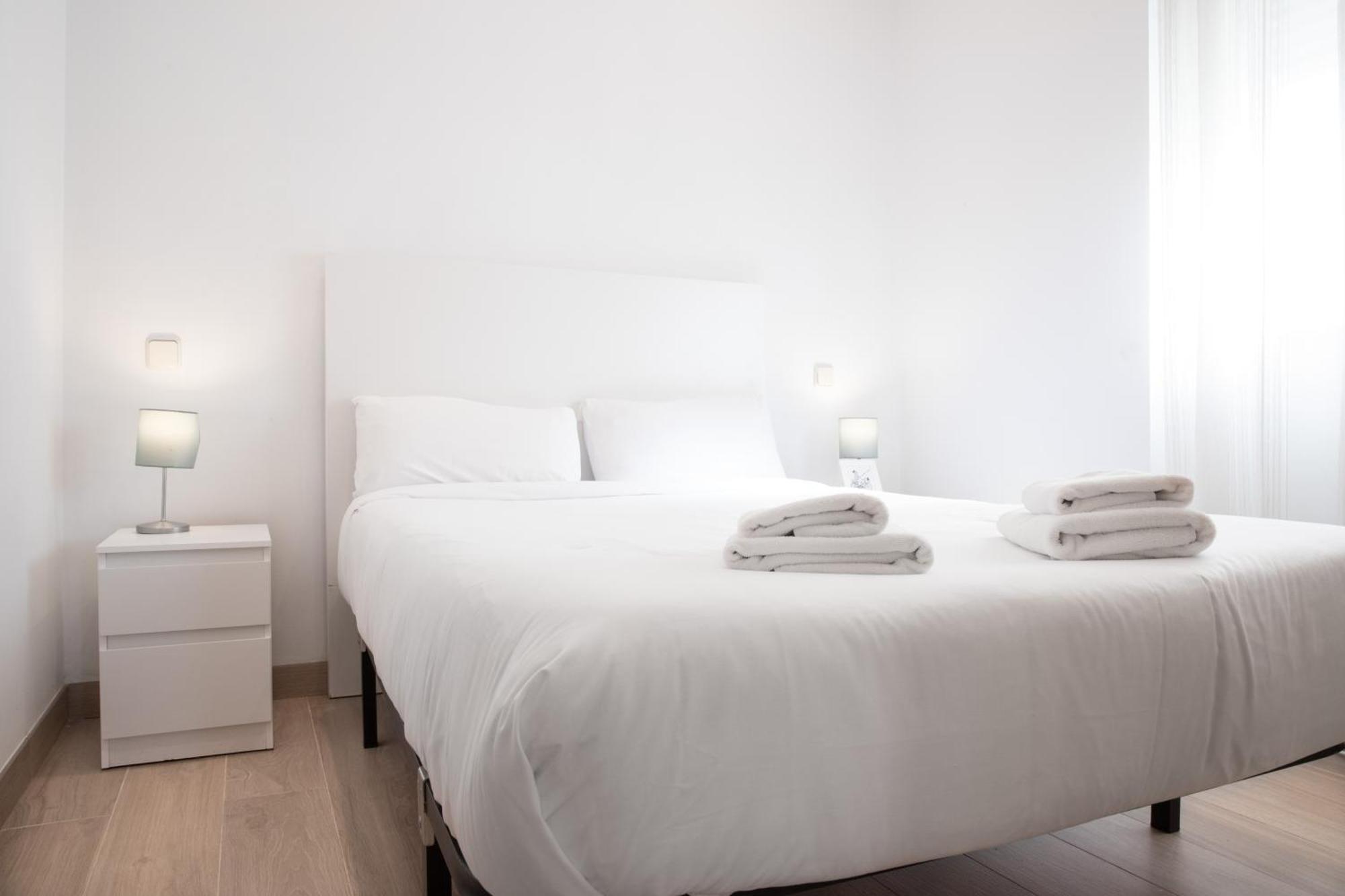 Apartamento 10 min de Aeropuerto y 3 min de IFEMA Madrid Exterior foto